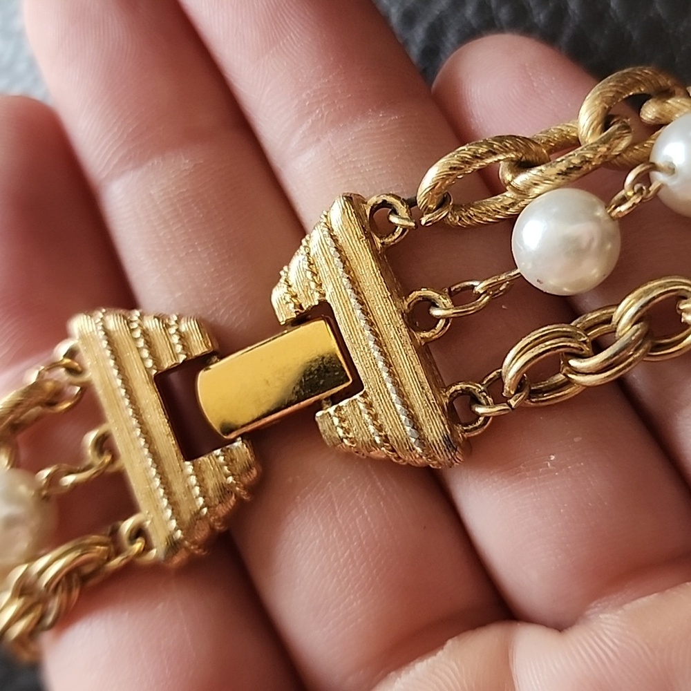VTG Napier bracelet - Picture 5 of 7